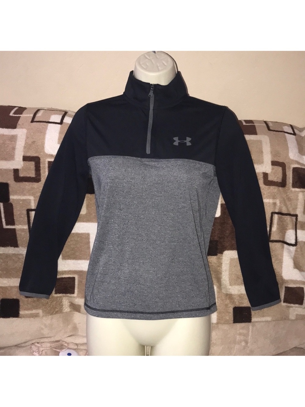 Under Armour heatgear threadborne YMD/JM/M Black & Gray Quarter-Zip Sweater